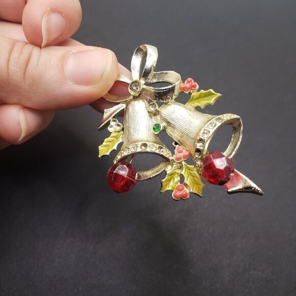 Jingle bells with mistletoe pin brooche - Picture 11 of 12